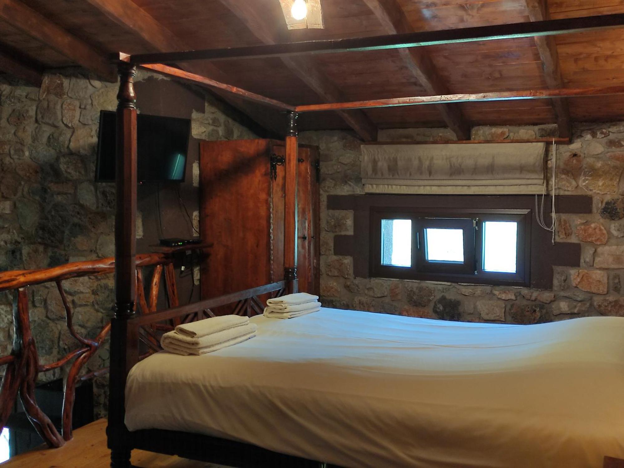Oneiropagidasuites Kalavryta Room photo