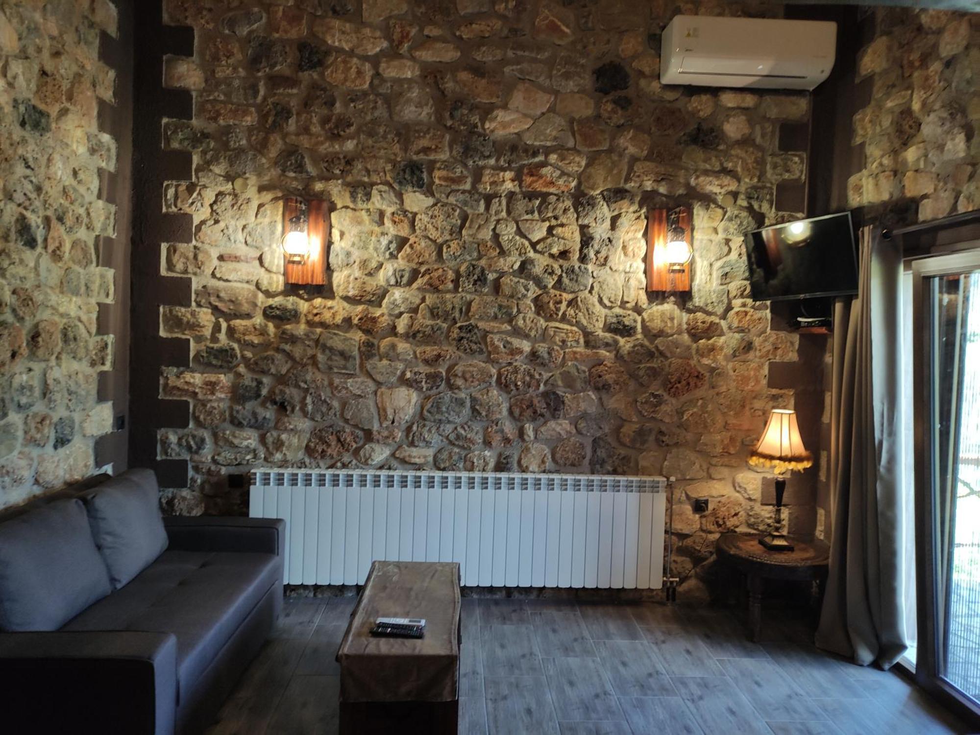 Oneiropagidasuites Kalavryta Room photo